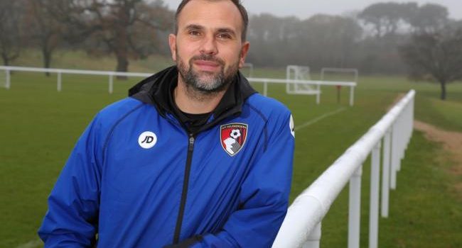 คาร์ล เฟลตเชอร์ ผู้จัดการทีมเยาวชน บอร์นมัธ เจรจา เข้าคุมทัพ เลย์ตัน โอเรียนท์